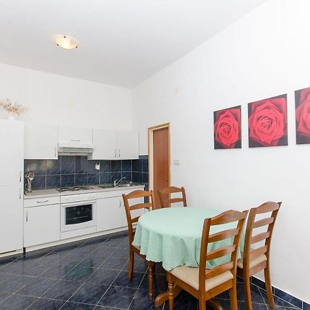 Apartments Ivanka Віс Екстер'єр фото