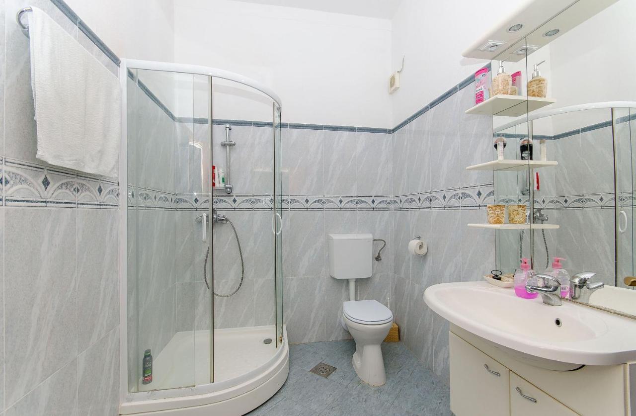 Apartments Ivanka Віс Екстер'єр фото